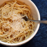 Spaghetti With Garlic, Olive Oil, and Chili Flakes Recipe Spaghetti With Garlic, Olive Oil, and Chili Flakes Recipe
