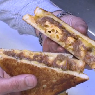 Cheesy Mac and Rib Melt Cheesy Mac and Rib Melt