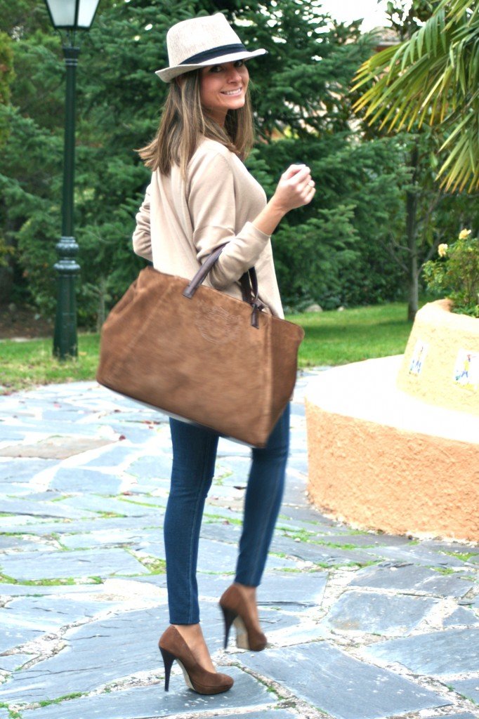Sometimes, the accessories make the whole ensemble — as is the case with this luxe tote.
Source: Lookbook.nu
Sometimes, the accessories make the whole ensemble — as is the case with this luxe tote.
Source: Lookbook.nu