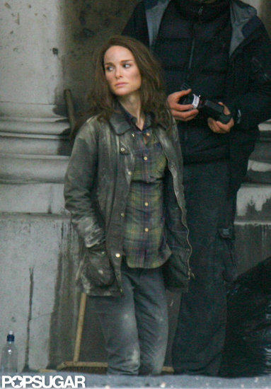 Natalie Portman walked on set. Natalie Portman walked on set.