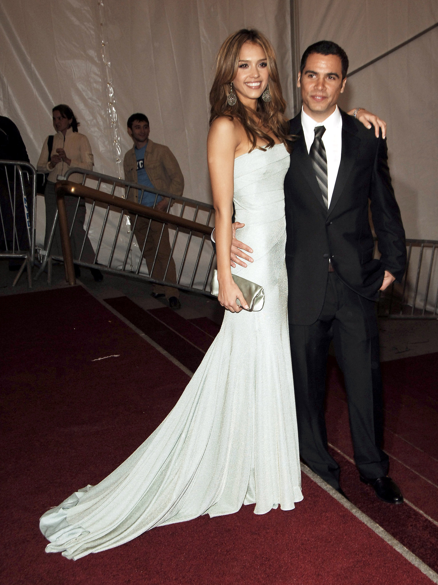 Jessica Alba & Cash Warren: Marriage On The Rocks?! - 0imzq31