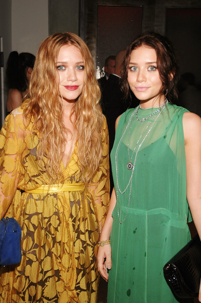 Mary-Kate rocked her boho-chic style at the 2006 CFDA Awards with tousled waves and a burnt red lipstick. Ashley went dark with brunette hair, which she complemented with soft makeup and a pink lip.
Mary-Kate rocked her boho-chic style at the 2006 CFDA Awards with tousled waves and a burnt red lipstick. Ashley went dark with brunette hair, which she complemented with soft makeup and a pink lip.