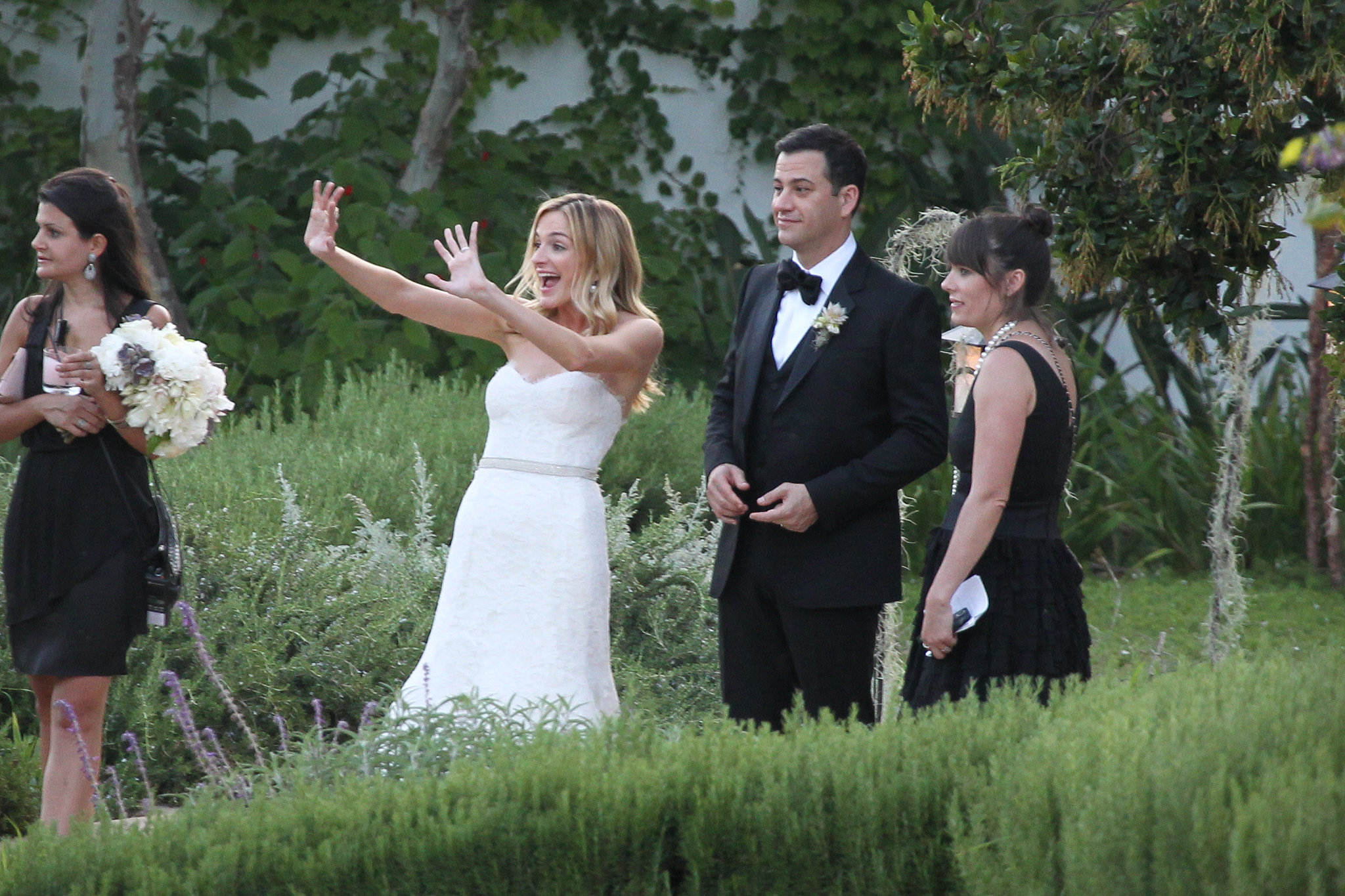 Jimmy Kimmel�s new wife Molly McNearney waved to friends