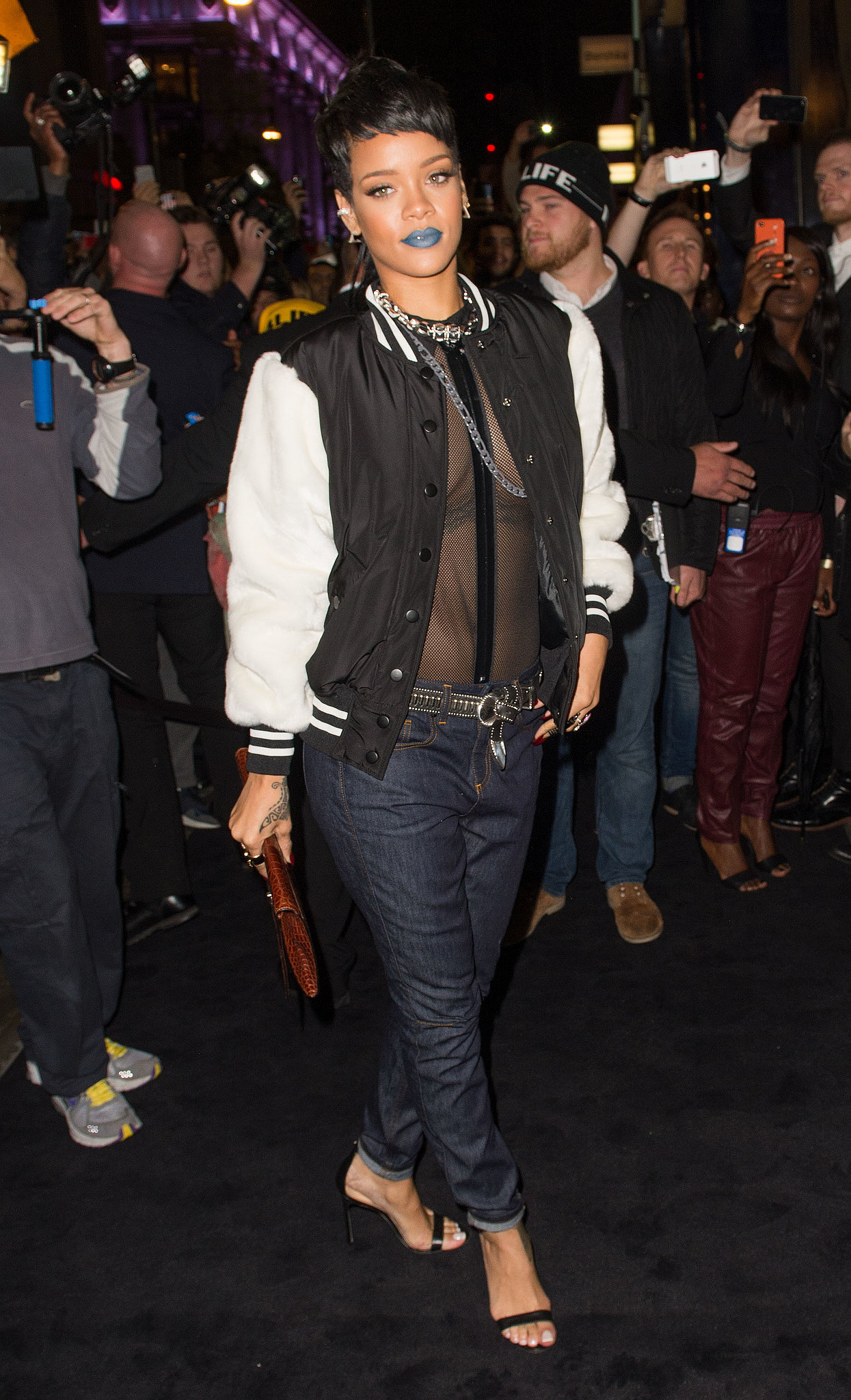 Rihanna Wore A See Through Shirt And Jeans Blue Lipped Rihanna Gets Supermodel Support