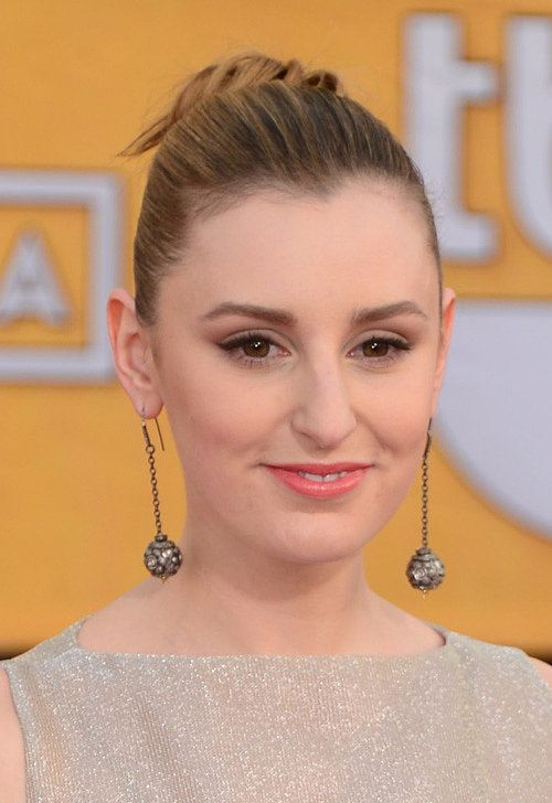 Laura Carmichael 360 Degrees Of Gorgeous Hair And Makeup From The Sag Awards Popsugar Beauty 4727