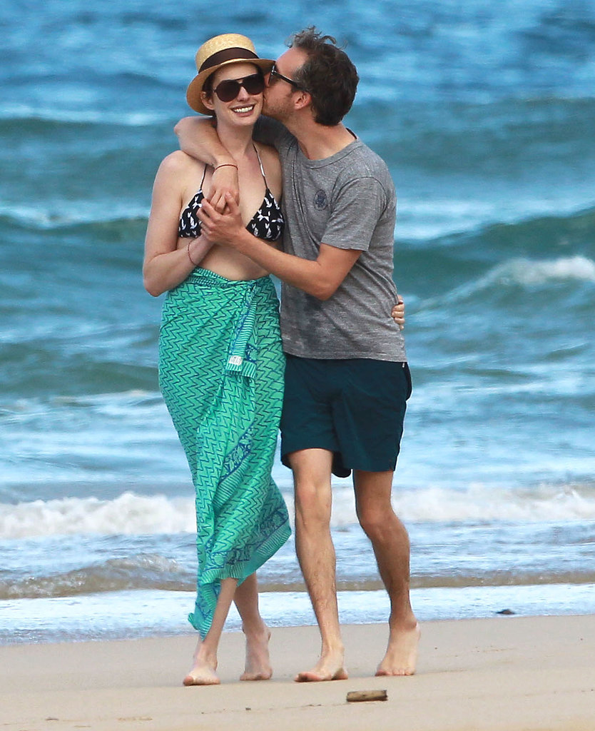 Anne Hathaway and Adam Shulman showed PDA in Hawaii in January 2014.
Anne Hathaway and Adam Shulman showed PDA in Hawaii in January 2014.