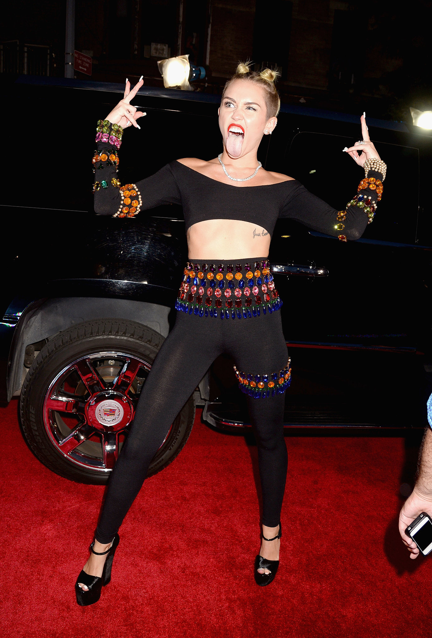 Miley Cyrus At The Mtv Vmas In 2013 Great Moments In Crop Top History 5230