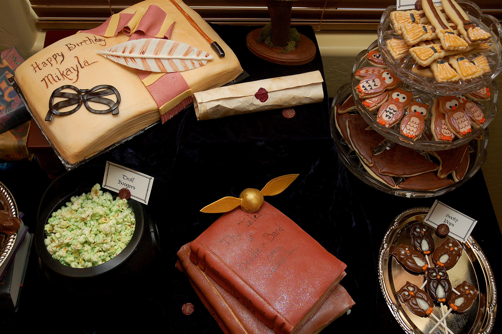 Harry Potter Dessert Table | Calling All Wizards: A Harry Potter Party