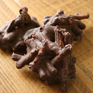 Salty Chocolate Pretzel Clusters Salty Chocolate Pretzel Clusters