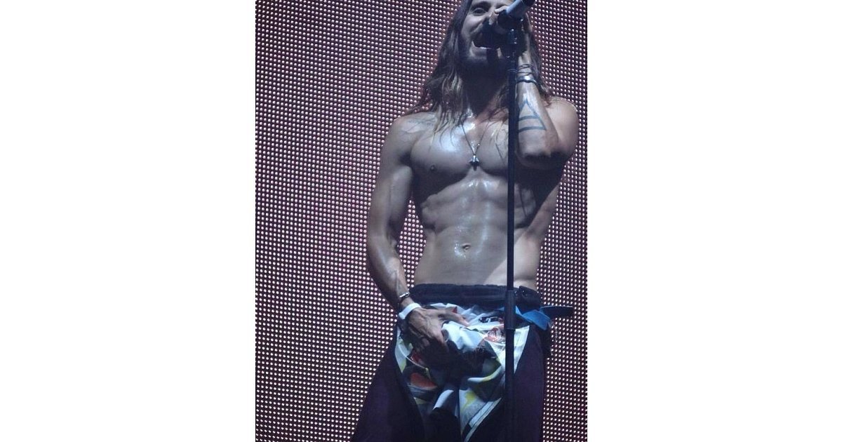 Jared Leto S Shirtless Crotch Grab 21 Signs Bulges Are The New Boobs