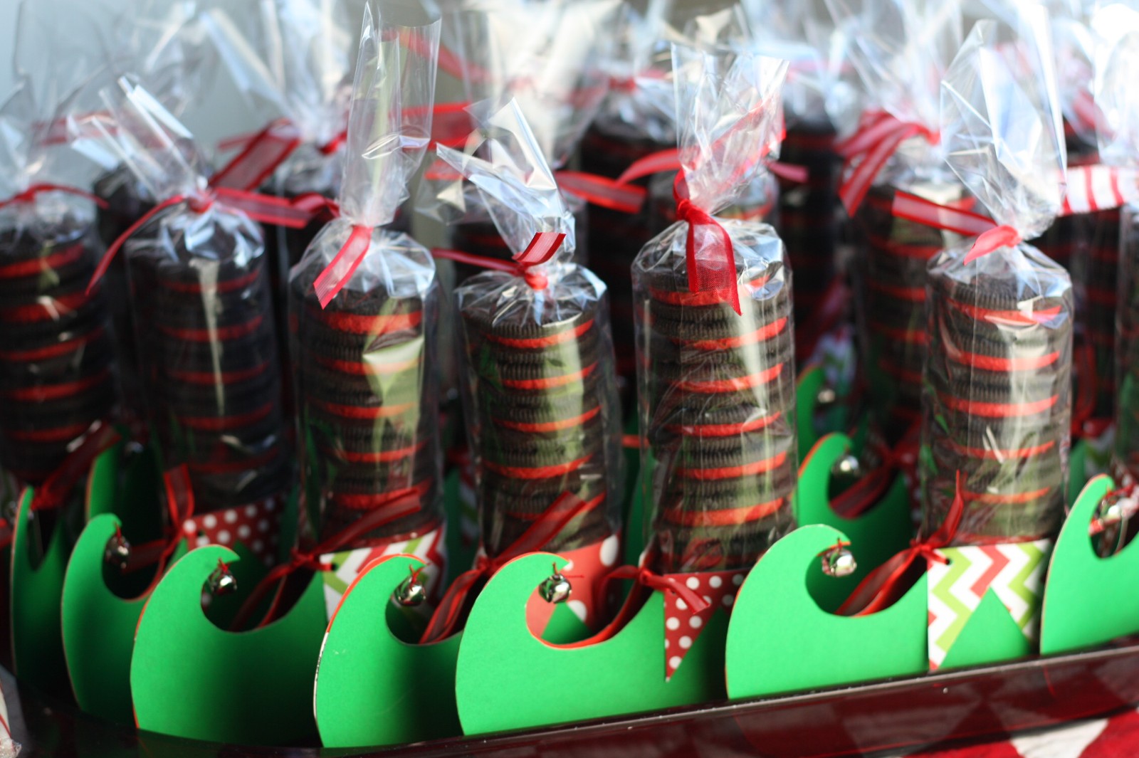 Elf Feet 45 DIY Gifts For CoWorkers, Cousins, or Other Big Groups