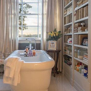 Jennifer Lopez Sells Hidden Hills Mansion For $17 Million