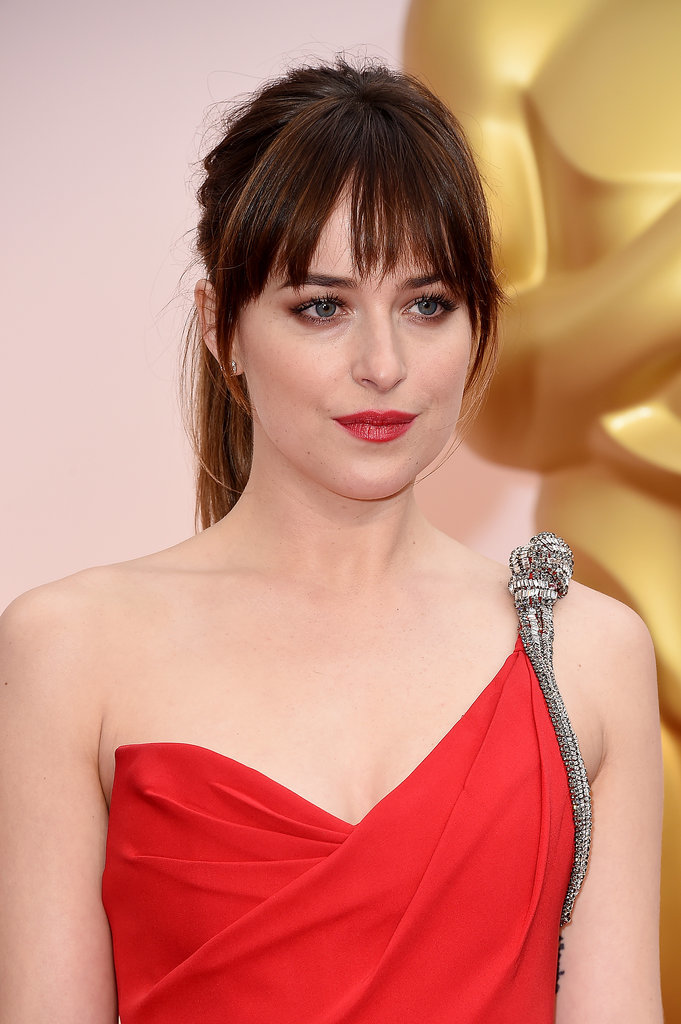 Dakota Johnsons Hair And Makeup At The Oscars 2015 Popsugar Beauty 