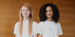 These Two Teens Aren't Just Sisters -- They're Twins These Two Teens Aren't Just Sisters -- They're Twins