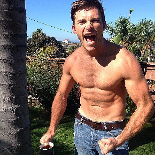 Shirtless Scott Eastwood Pictures Popsugar Celebrity 