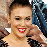 Alyssa Milano cries foul over airport security encounter