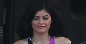 On This Week's Cheap Celeb Finds, Kylie Jenner Wears A $40 Bikini Top