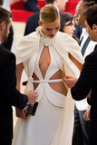 Karlie Kloss Pulls the Sneakiest Styling Trick at the Met Gala