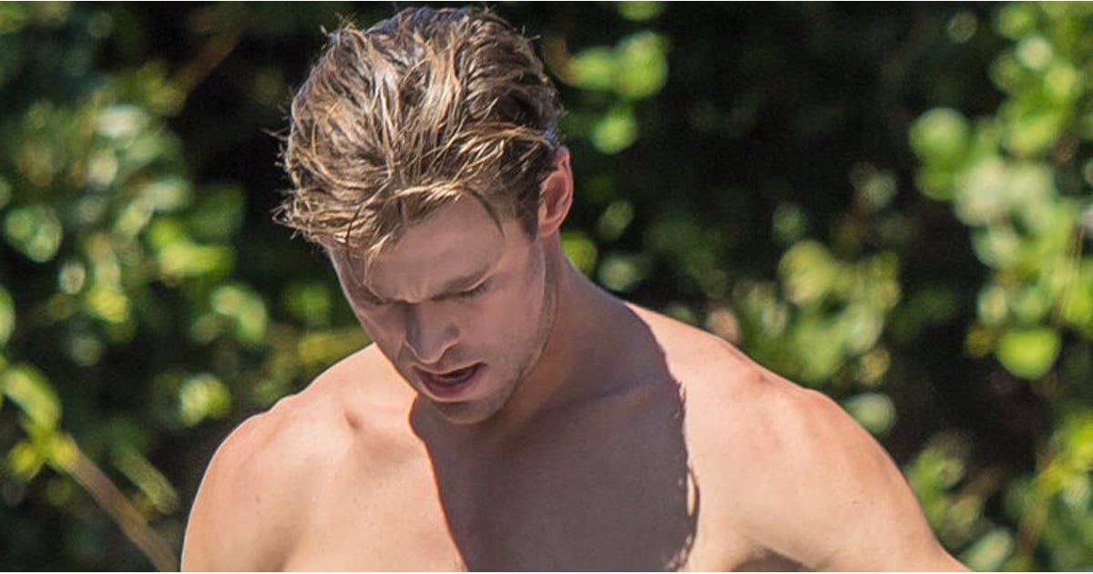 Chris Hemsworth Shirtless After Surfing Pictures Popsugar Celebrity