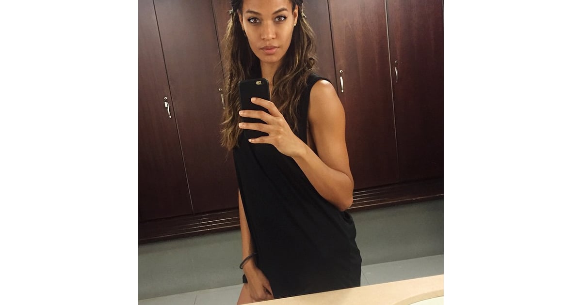 The Bathroom Mirror Selfie Joan Smalls S Selfies Popsugar Latina 126720 Hot Sex Picture 8498