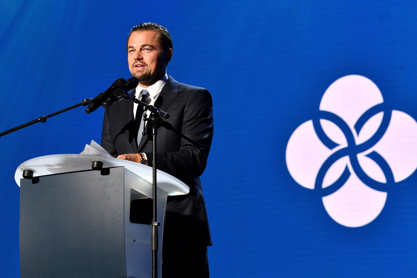 Hot Pictures Of Leonardo Dicaprio Over The Years Popsugar Celebrity