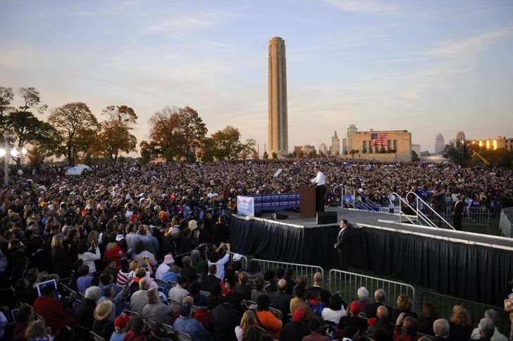 Obama Draws A Crowd Of 100000 In St Louis Popsugar Love And Sex