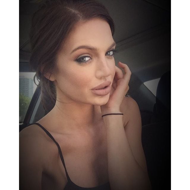 Pornstar Looks Like Angelina Jolie 20