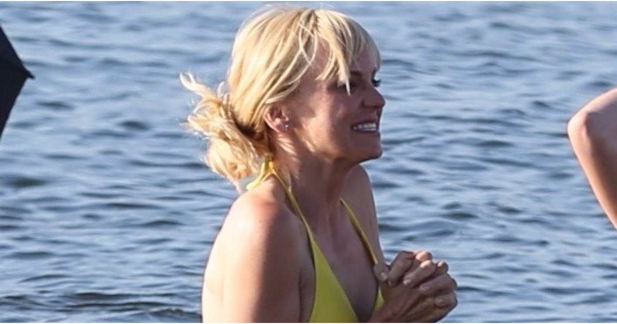 Anna Faris Filming Overboard In A Bikini Pictures June Popsugar Celebrity