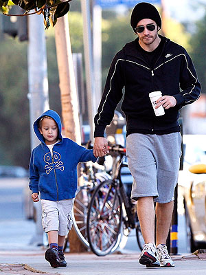 Lil Links: Jake Gyllenhaal and Deacon Phillippe Get a Grip Lil Links: Jake Gyllenhaal and Deacon Phillippe Get a Grip