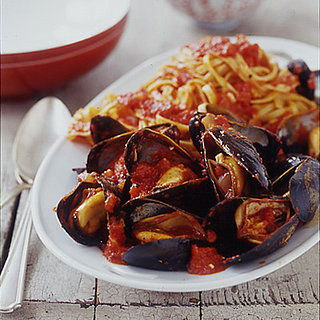 Fast & Easy Recipe For Mussels With Linguine In Roasted Red Pepper Sauce Fast & Easy Recipe For Mussels With Linguine In Roasted Red Pepper Sauce