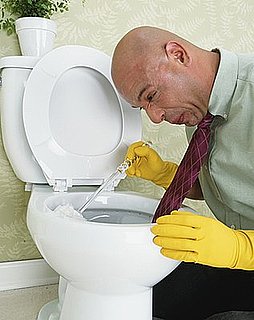 Casa Quickie: Clean Your Toilet With a Coke Casa Quickie: Clean Your Toilet With a Coke