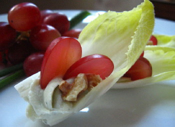 Yummy Link: Endives With Blue Cheese, Grapes and Walnuts Yummy Link: Endives With Blue Cheese, Grapes and Walnuts