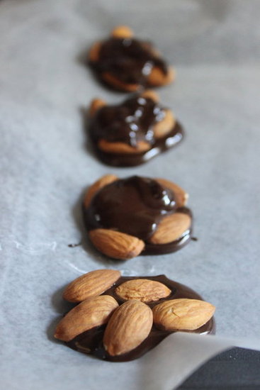 Dark chocolate almonds