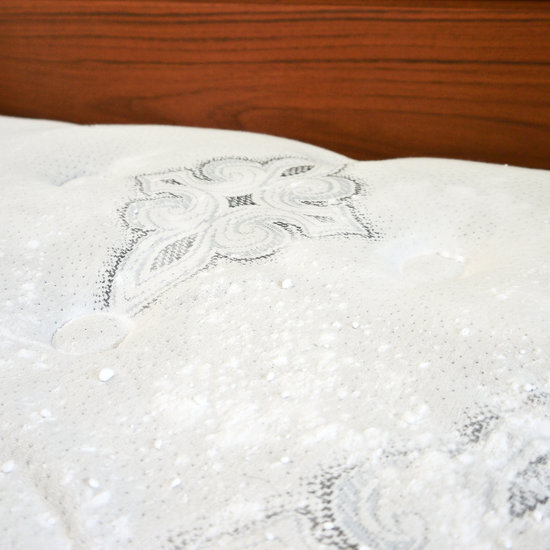 cleaning bed mattress with baking soda