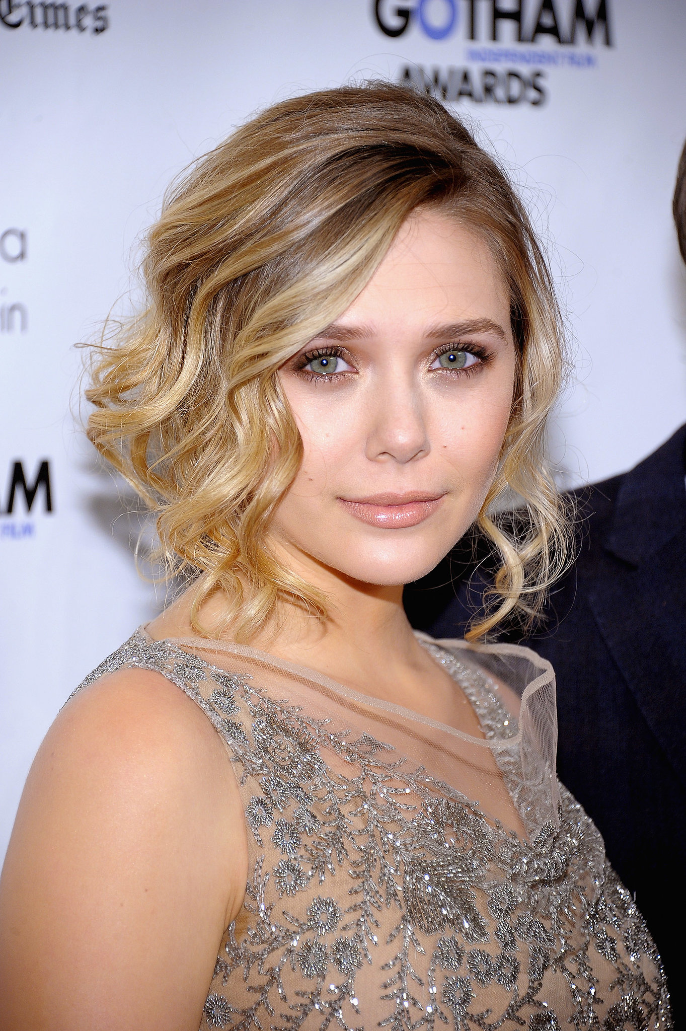 Elizabeth Olsen turned a midlength cut into a wavy faux bob by | 20 ...