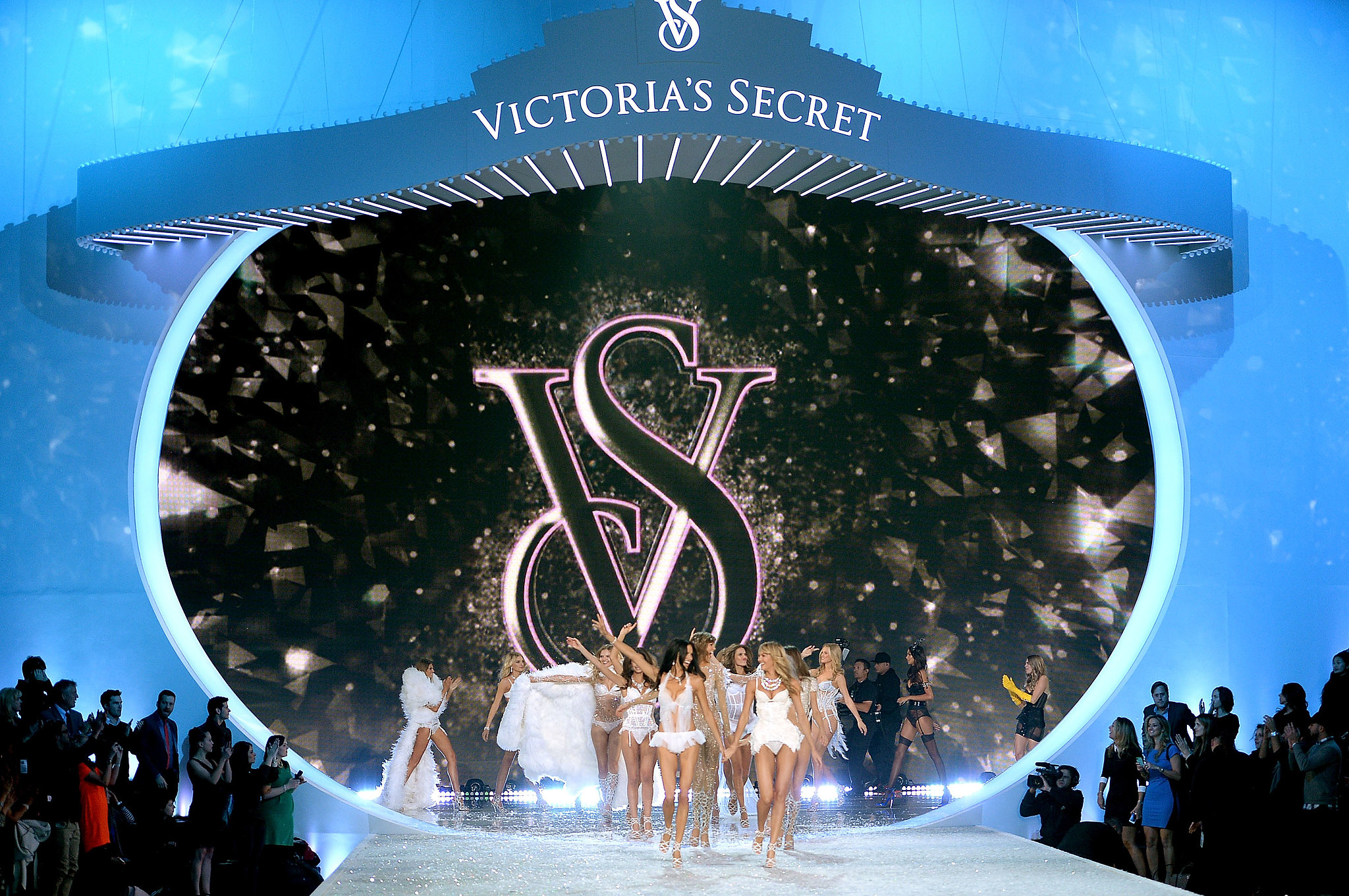 Victoria-Secret-Fashion-Show-catwalk-loo
