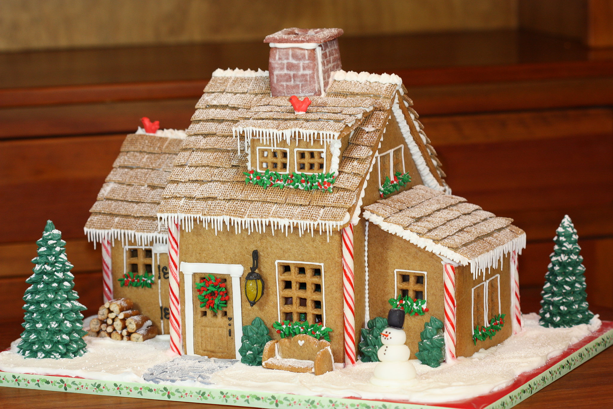 Icicle-Trimmed Gingerbread House | Glean Inspiration From These ...