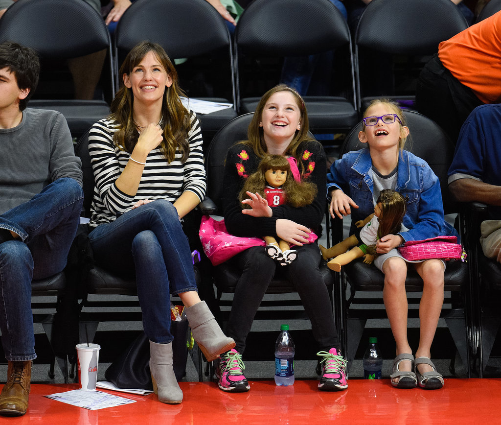 Jennifer Garner and Violet Affleck at a Clippers Game in LA | Lipstick ...