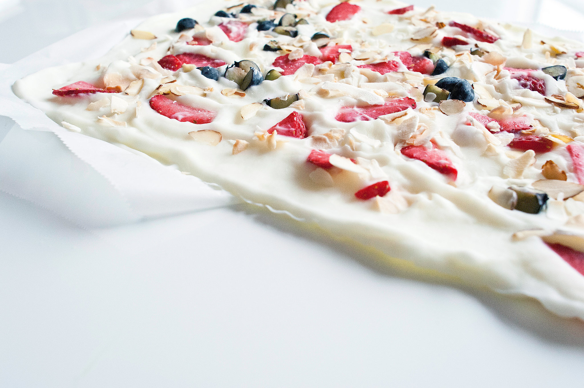 Healthy Yogurt Bark | 6 Post-Lunch Snacks That Won't Spoil Your ...