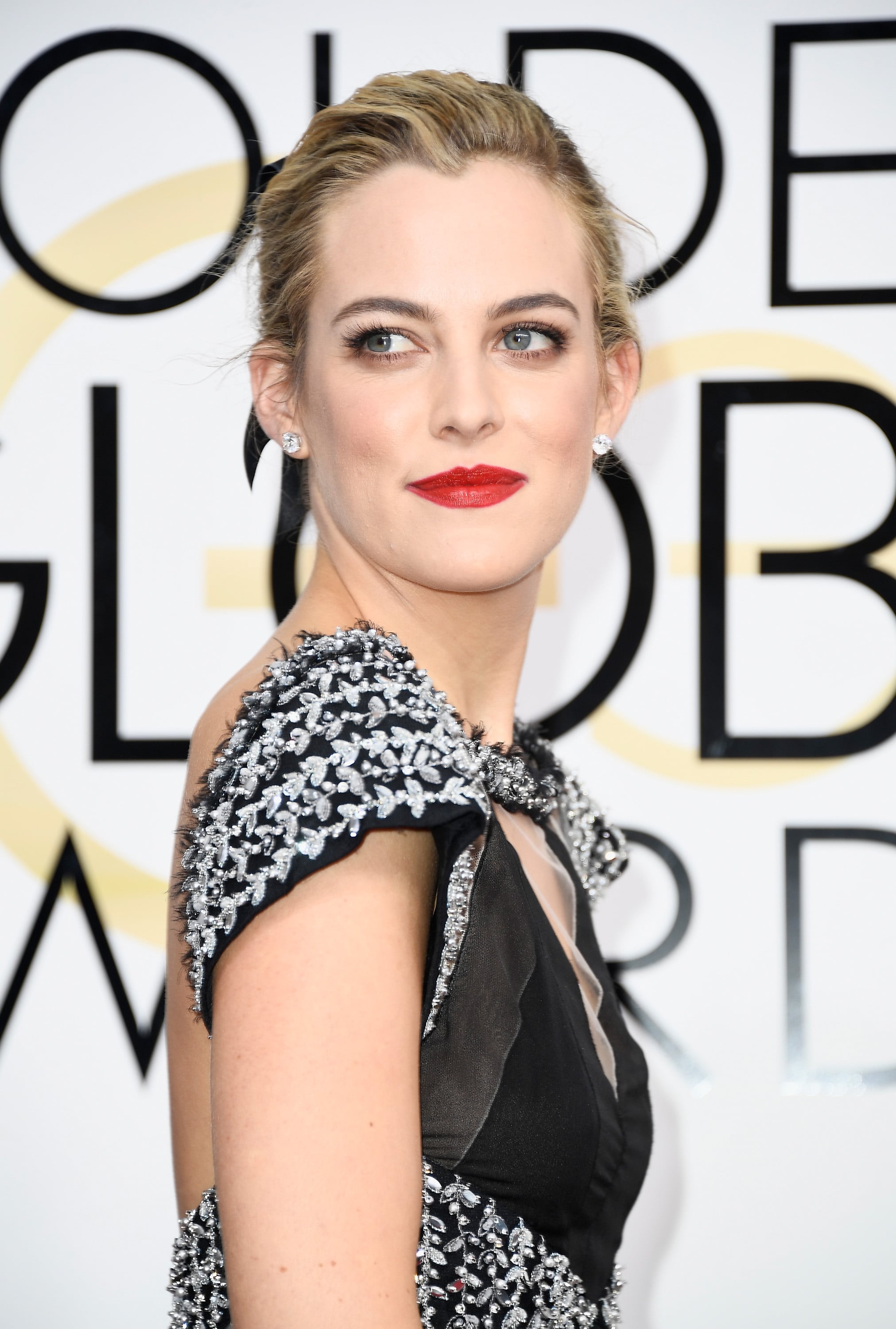 Riley Keough Get a Close Look at All the Glamorous Beauty Style at