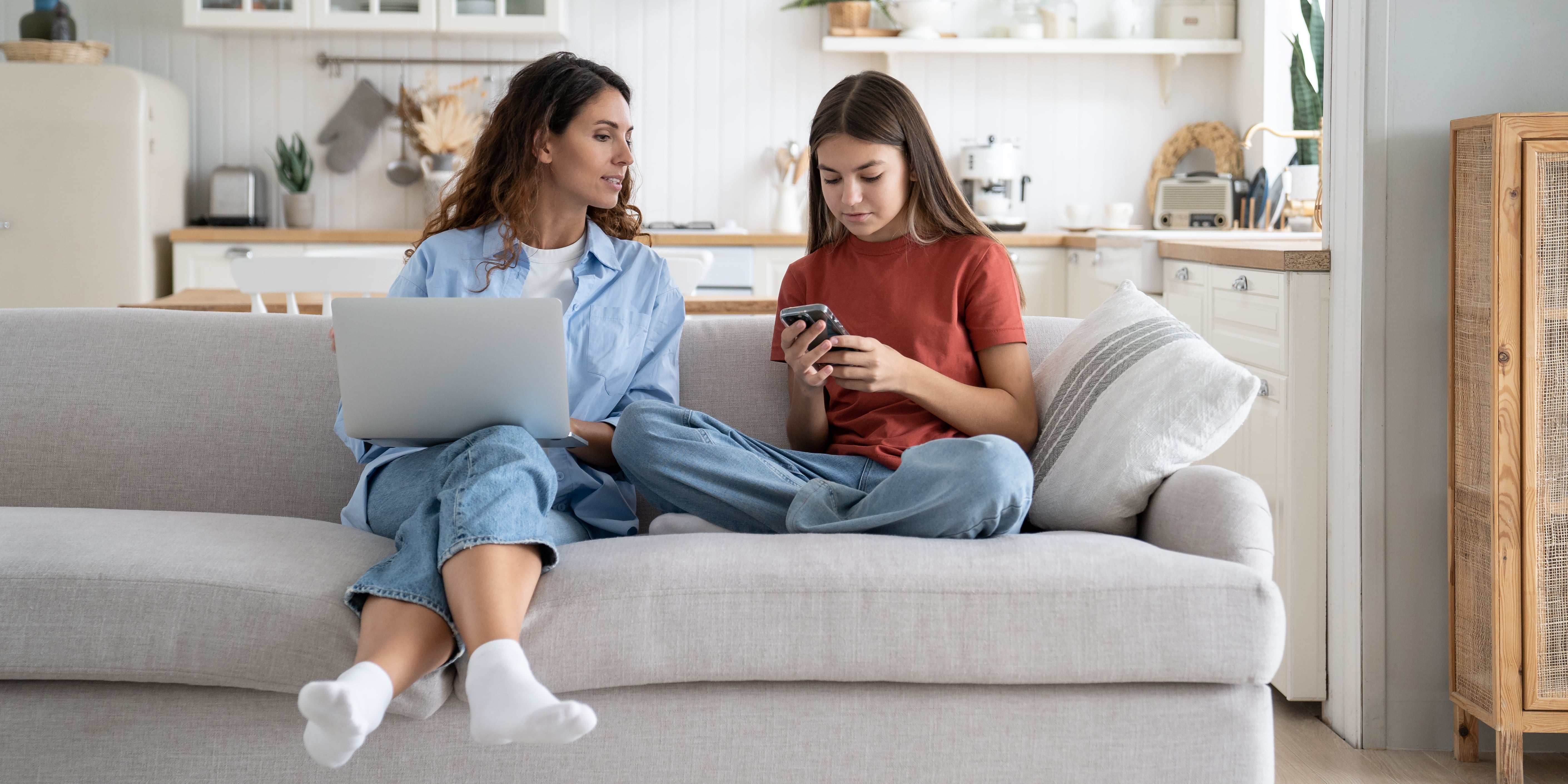 What Is Helicopter Parenting? | POPSUGAR Family - Vimarsana News