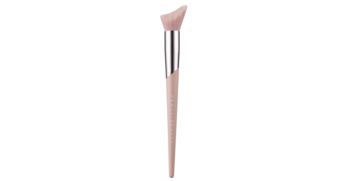 Fenty Beauty by Rihanna CheekHugging Highlight Brush 120 Fenty