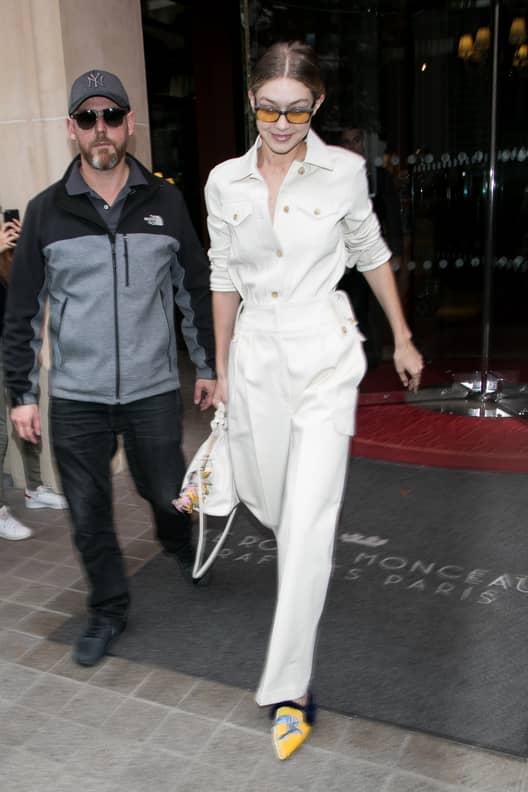 Model Karlie Kloss wearing a black Chanel bag outside Balmain during  News Photo - Getty Images