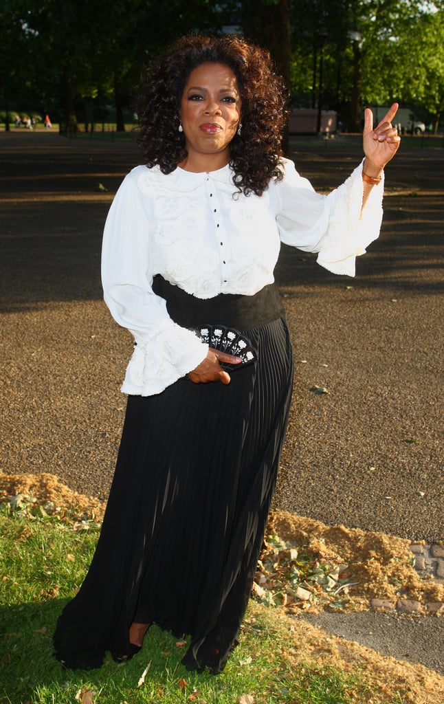 Oprah posed and pointed at the 90th birthday of Nelson Mandela in 2009.