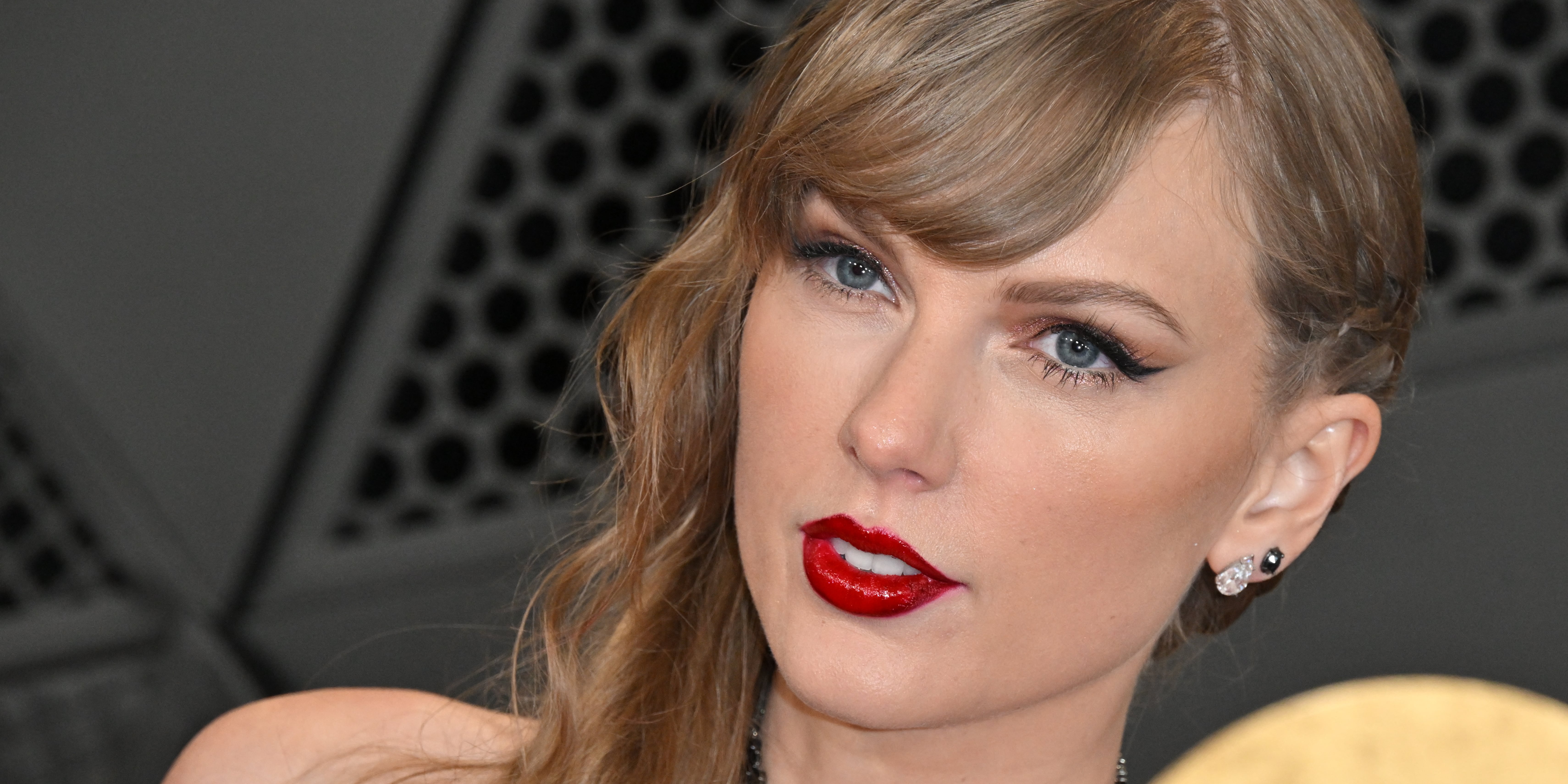 What Eyeliner Does Taylor Swift Wear? We Tracked Down Her Favorites