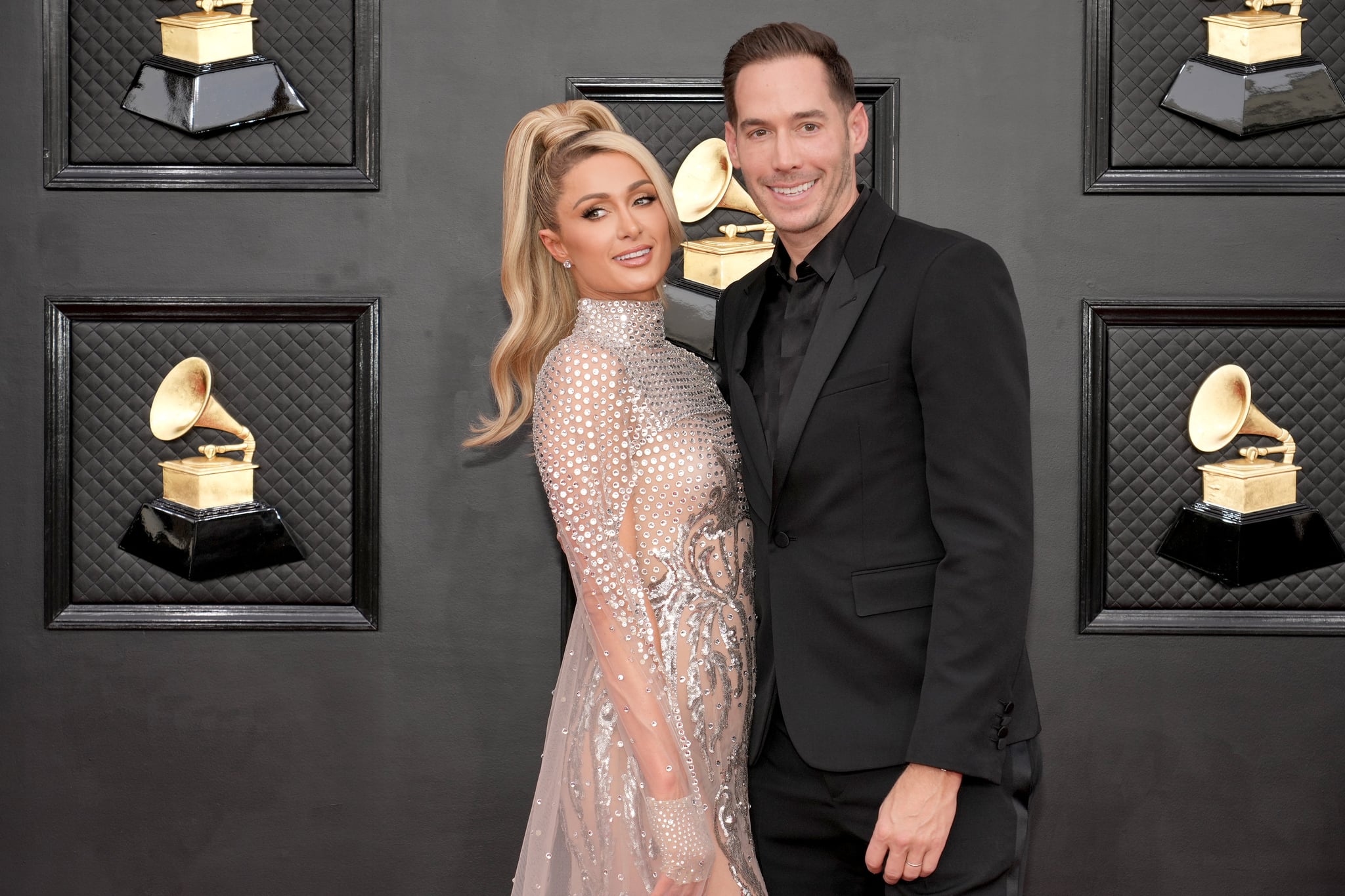 LAS VEGAS, NEVADA - APRIL 03: (L-R) Paris Hilton and Carter Reum attend the 64th Annual GRAMMY Awards at MGM Grand Garden Arena on April 03, 2022 in Las Vegas, Nevada. (Photo by Jeff Kravitz/FilmMagic)