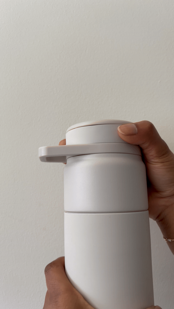 The twist and sip straw mechanism of the Brümate Rotera water bottle.