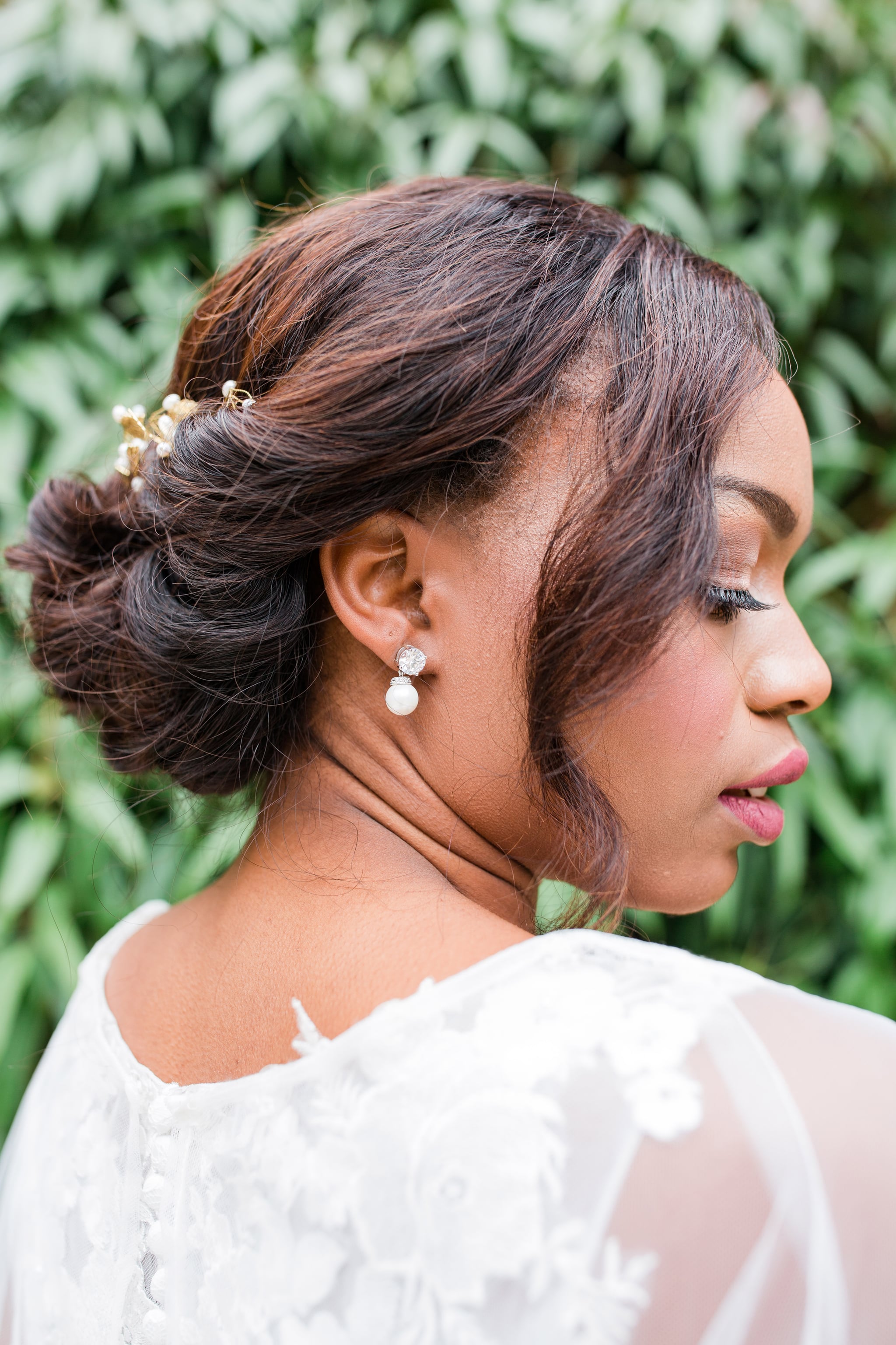 27 Effortlessly Stylish Half-tie Hairstyles We Spotted on Real brides | Hair  styles, Open hairstyles, Indian hairstyles