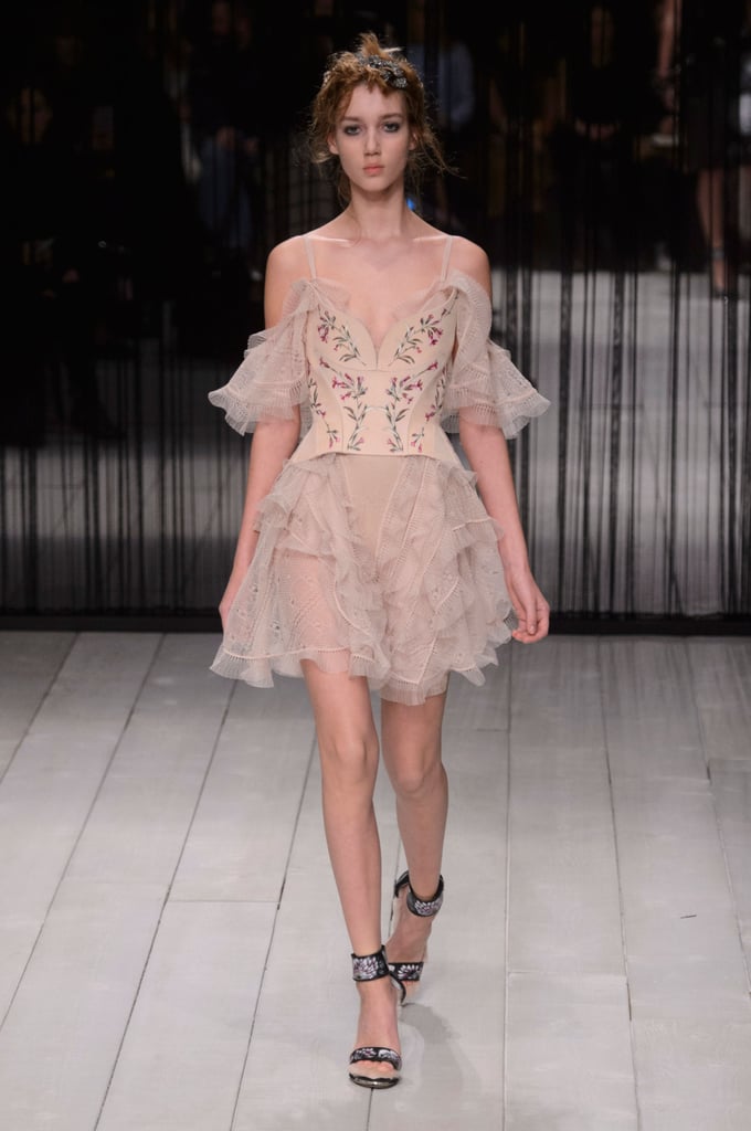 Alexander McQueen Autumn/Winter 2016 | Alexander McQueen Autumn/Winter 2016 at London Fashion