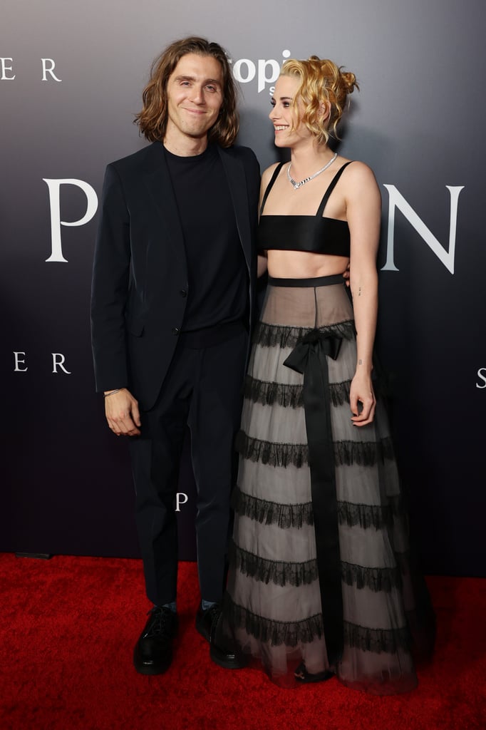Kristen Stewart Has an Ab-Baring Red Carpet Moment in Chanel